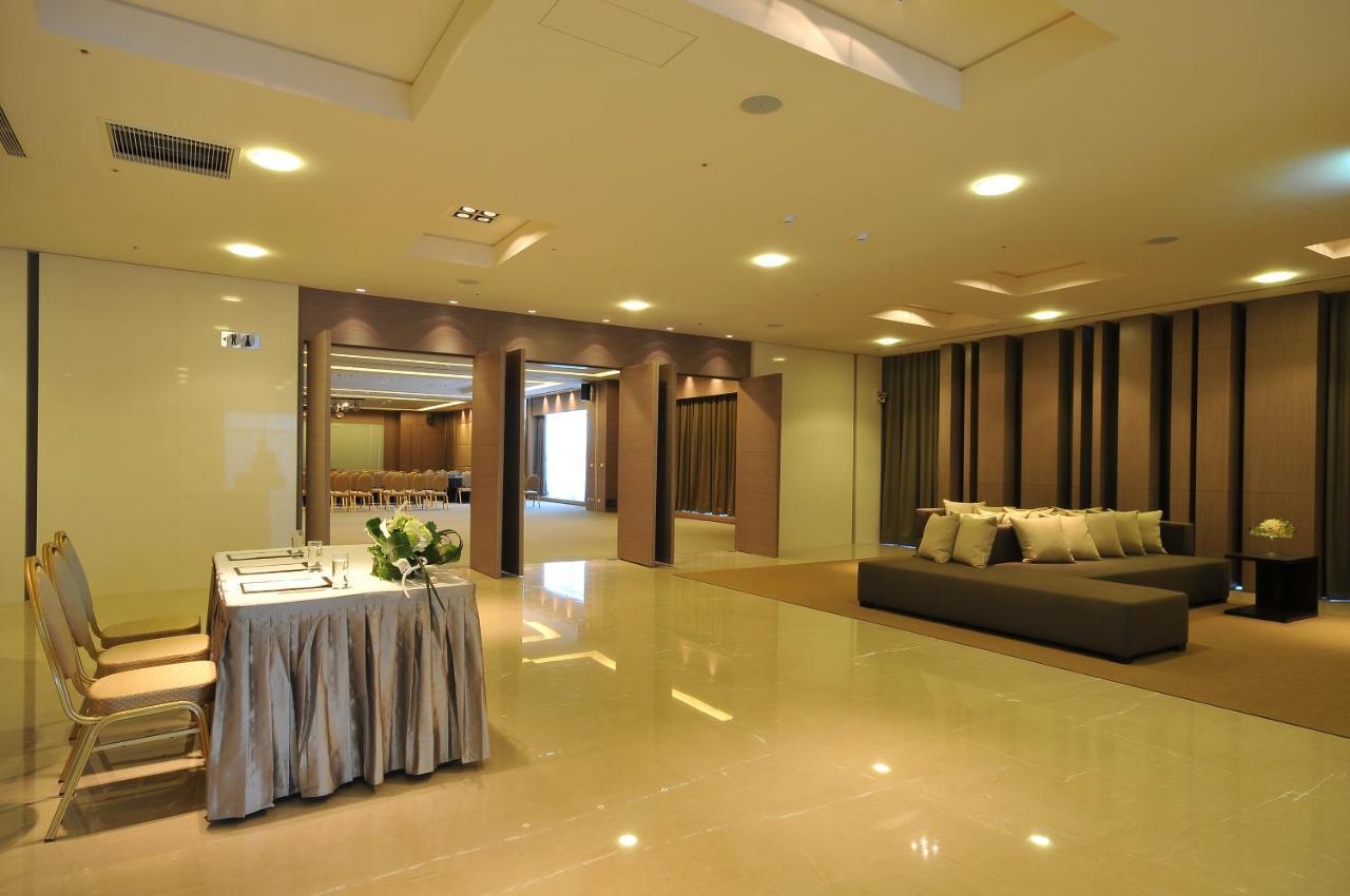 Academy Hotel Tainan Exterior foto